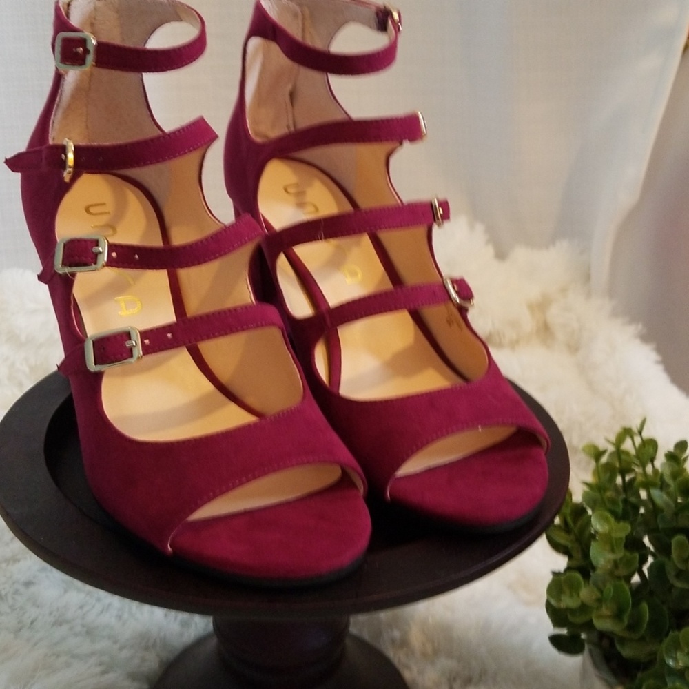 Unisa| Strappy Open Toed Block Heels| 7.5
